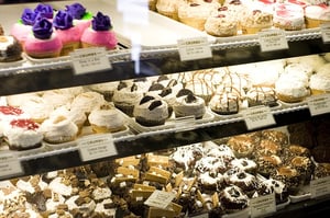 bake-shop-cupcakes-display-617693_640