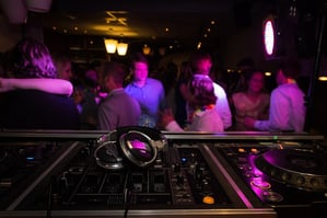 Take A Queue From Nightclubs To Increase Restaurant Revenue